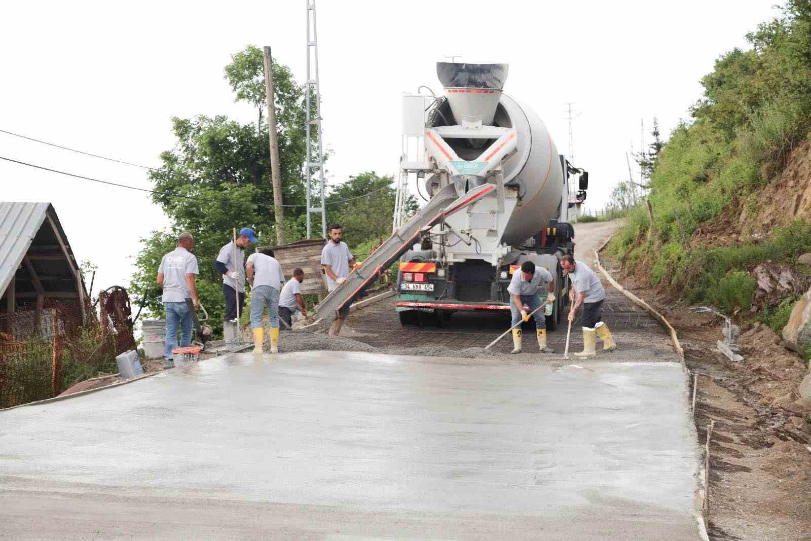 Sandık&ccedil;ı: "Kırsaldaki yolları g&uuml;venli ve konforlu hale getiriyoruz"
