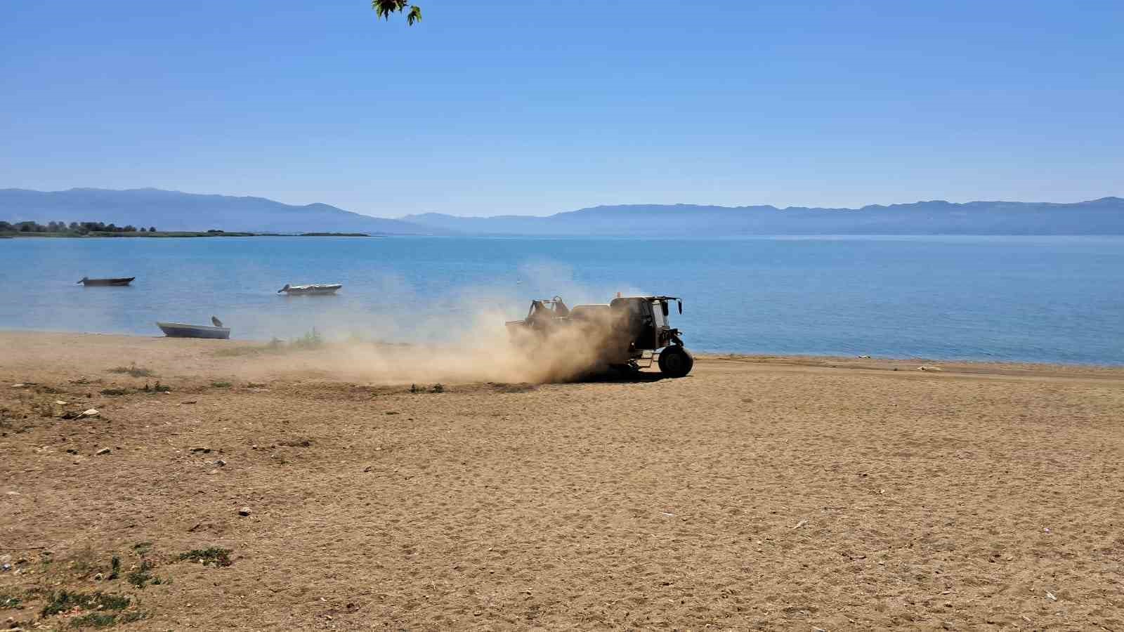 Boyalıca sahili yaz sezonu i&ccedil;in temizleniyor
