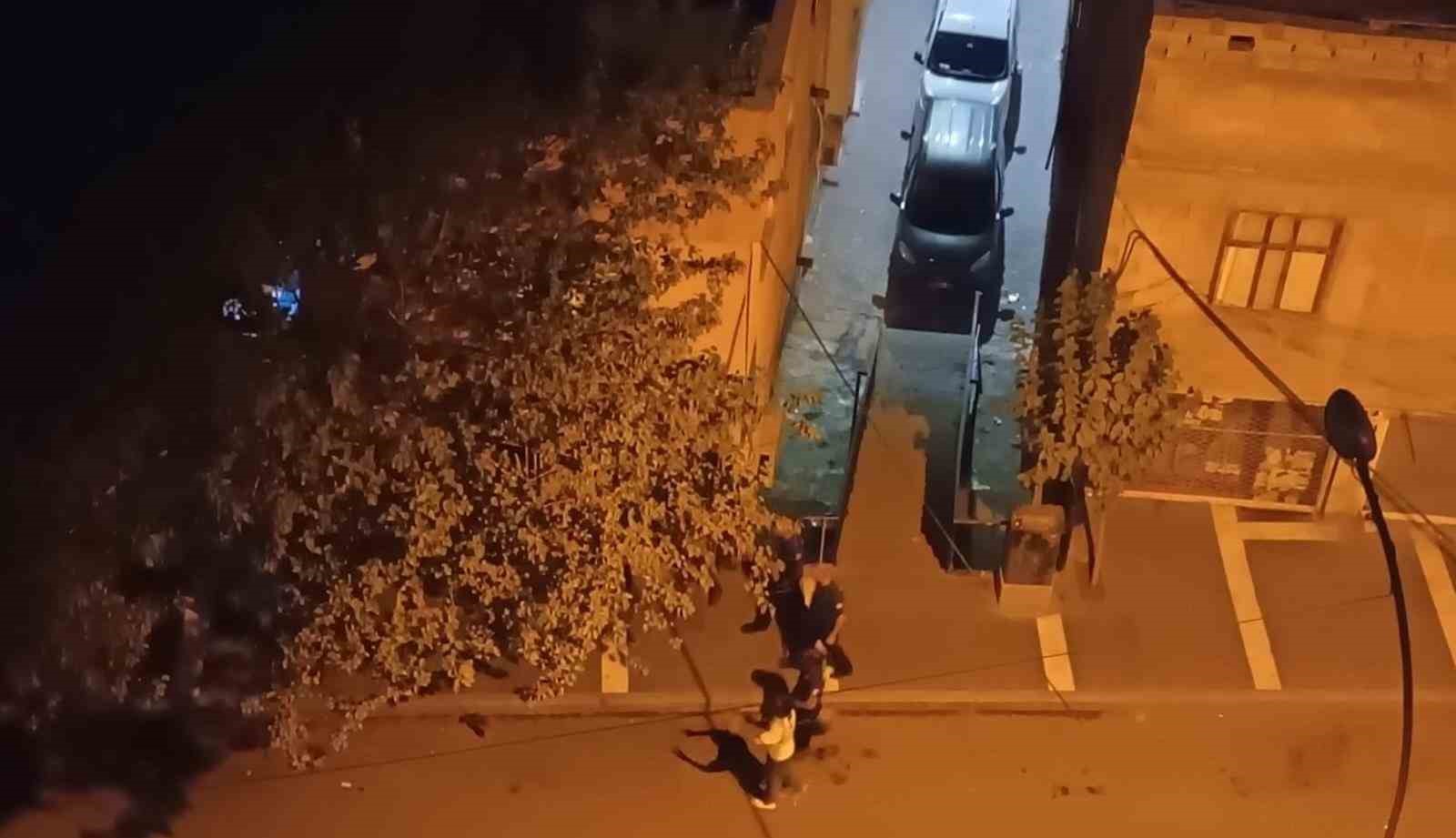 Gece yarısı 2 kardeşin silahlı kavgası mahalleliyi canından bezdirdi