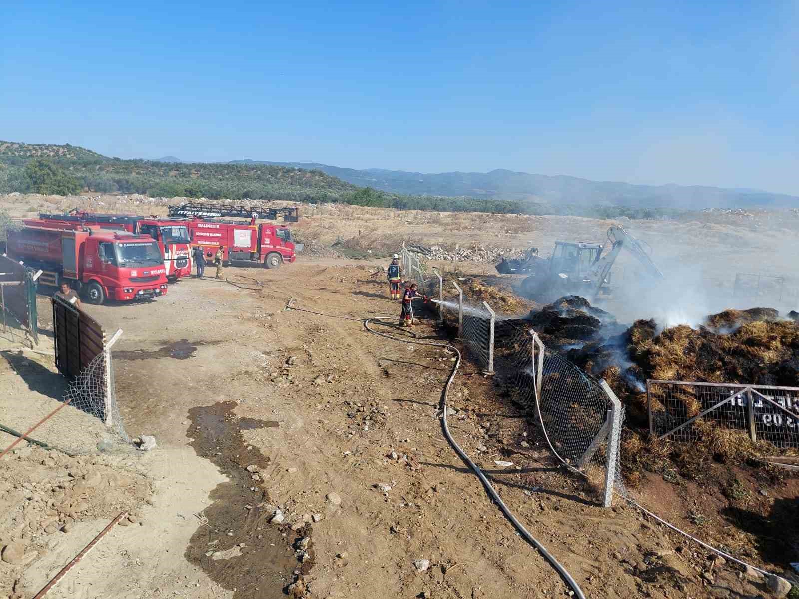 Edremit’te besi çiftliğinde yangın paniği
