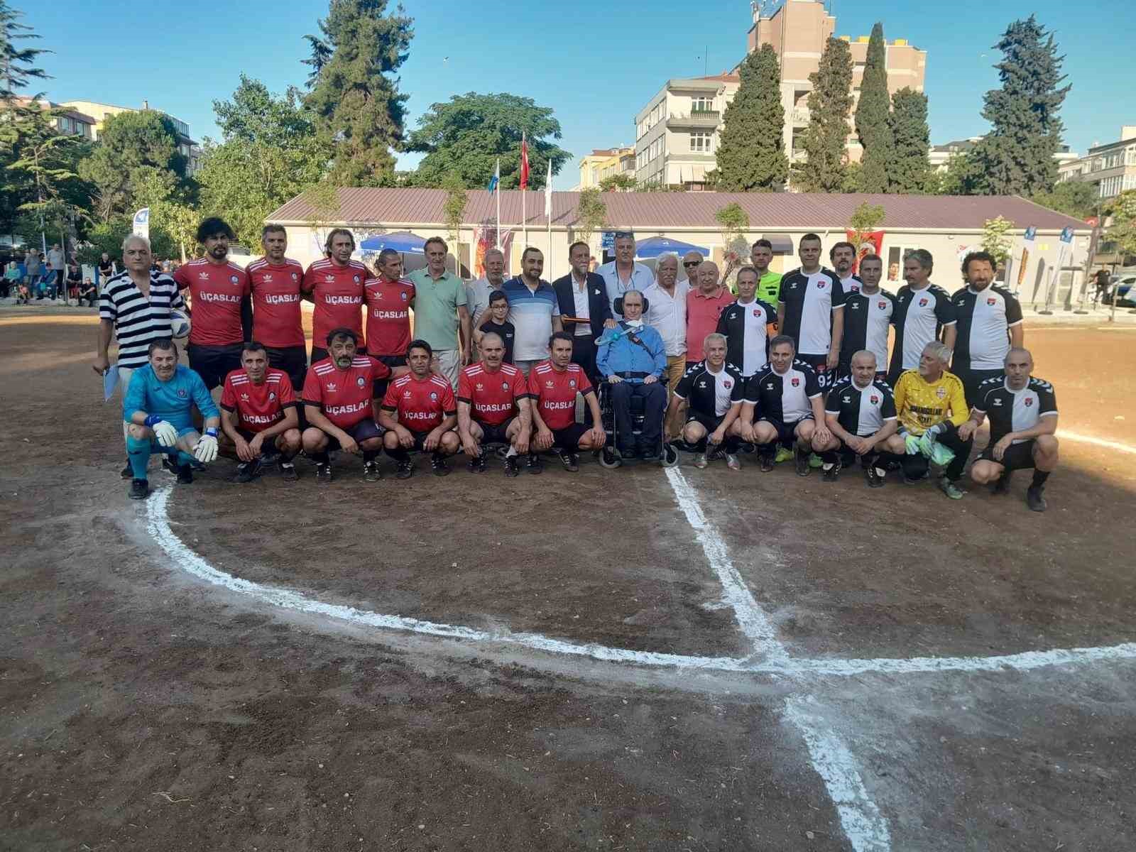 İsmail Gökçek, Veteranlar Futbol Turnuvası’ndaki maçta başlama vuruşunu yaptı