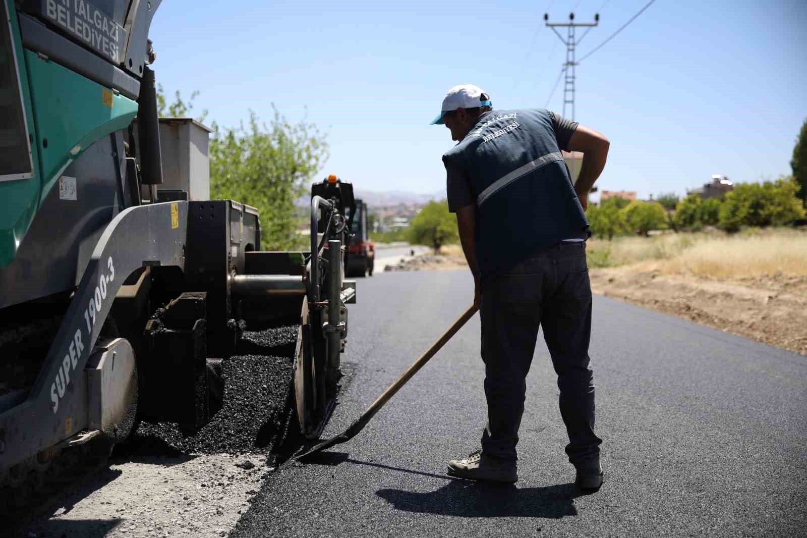 Battalgazi’de asfalt çalışmaları hız kesmiyor