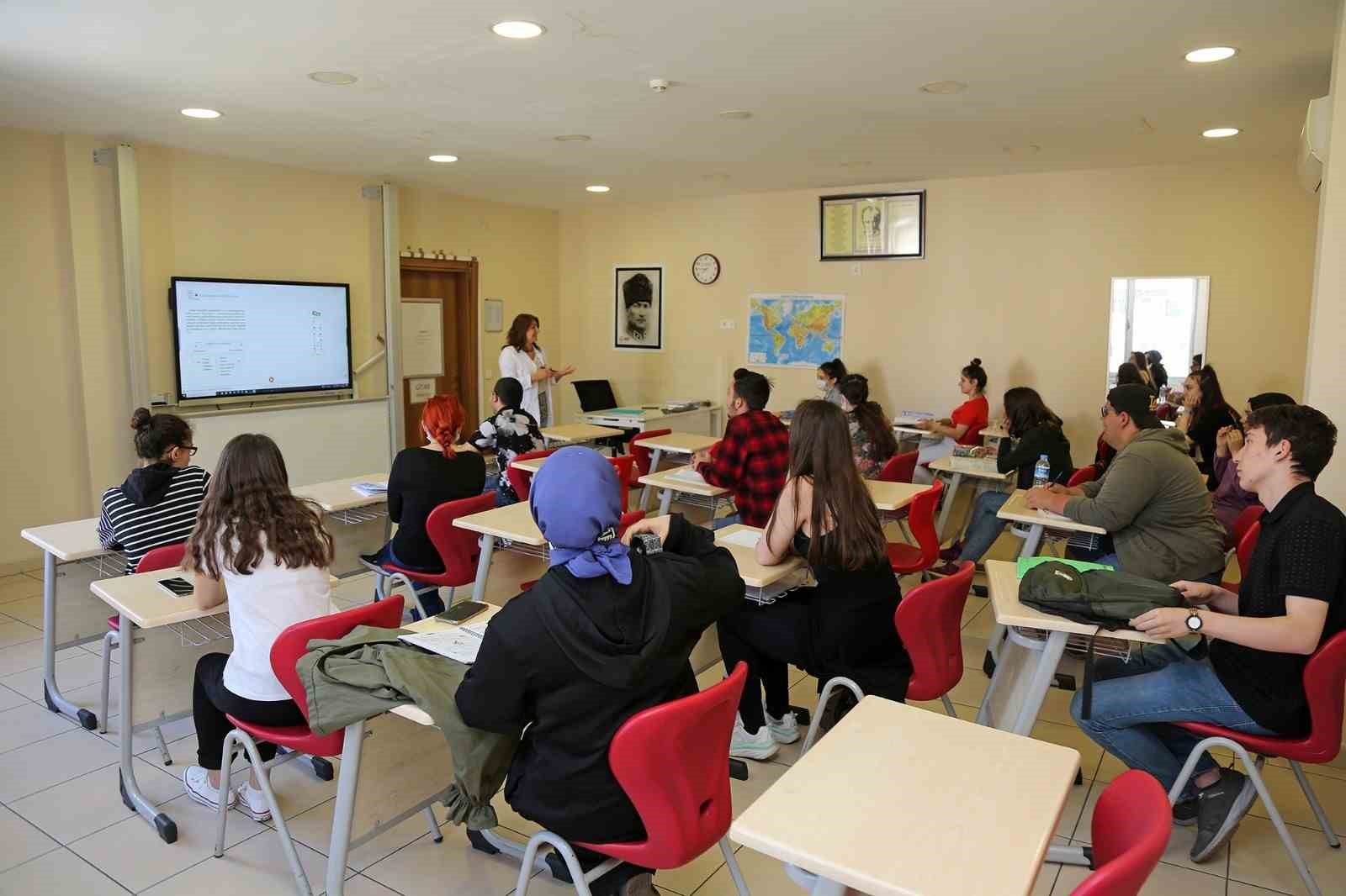 Ataşehir Belediyesi’nden lise ve üniversite sınavına hazırlanan öğrenciler için önemli destek
