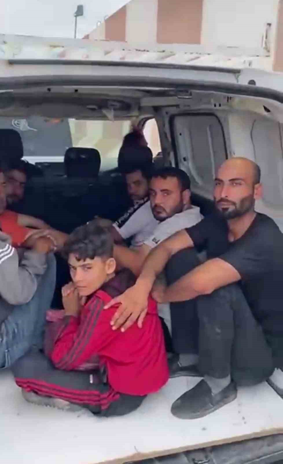 Ş&uuml;phe uyandırmamak i&ccedil;in LG logolu teknik servis aracıyla g&ouml;&ccedil;men ka&ccedil;ırırken yakalandılar
