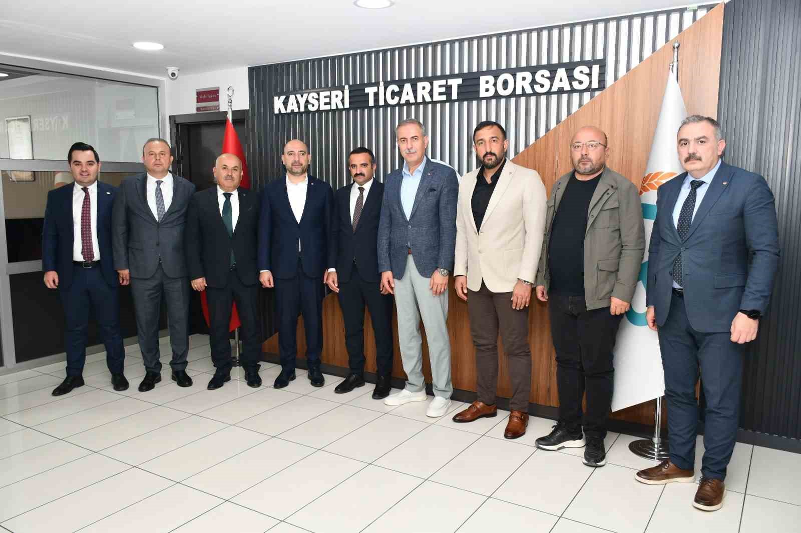 Sivas heyeti, T&uuml;rkiye&rsquo;nin yeni nesil tarım modelini yerinde inceledi
