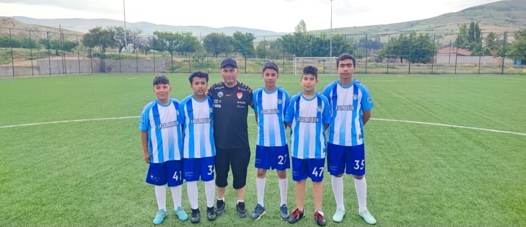 Akkışla&rsquo;da &uuml;cretsiz futbol kursu
