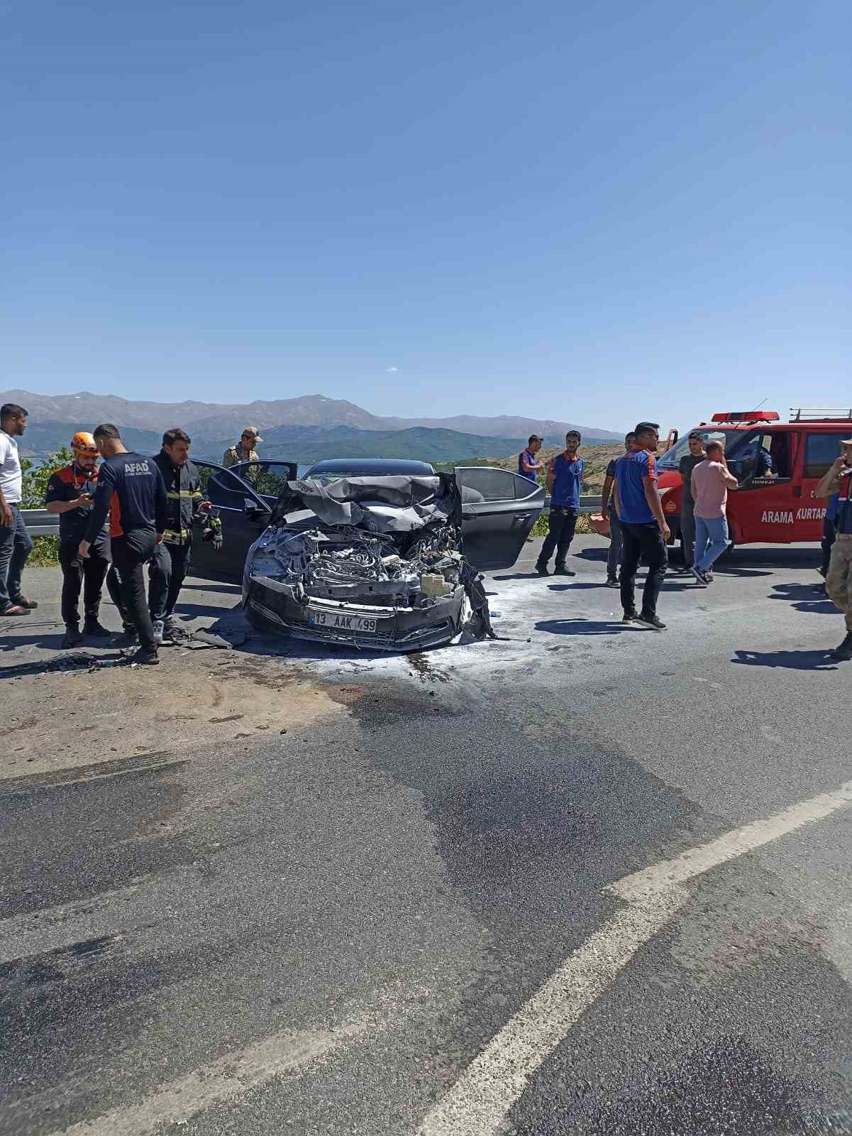 Adilcevaz Kaymakamı trafik kazası geçirdi