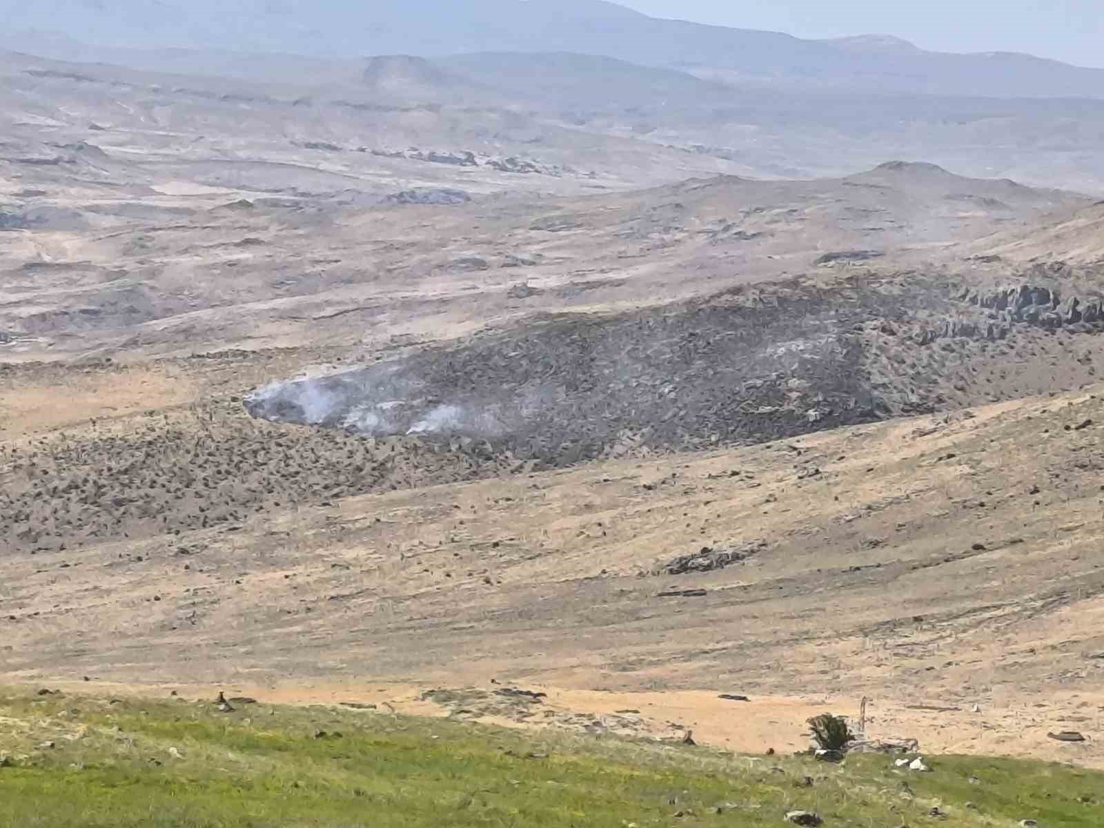 Muradiye’de boş arazide yangın çıktı