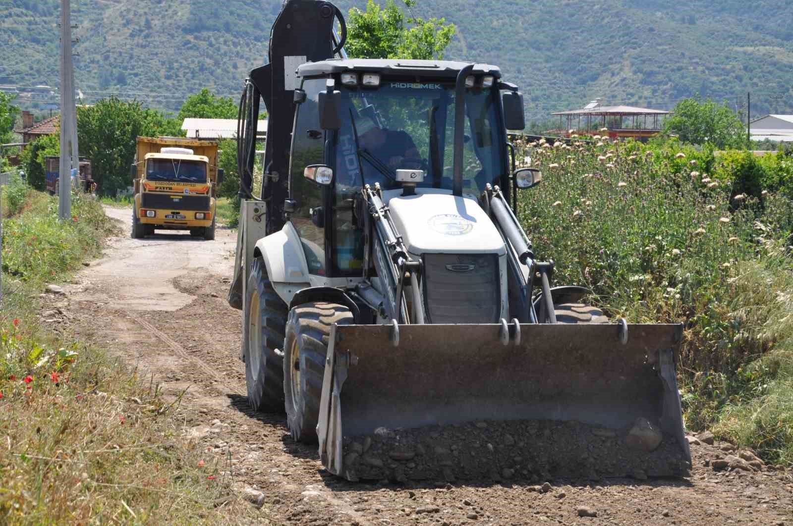Bozdoğan Belediyesi’nden ova yollarına bakım