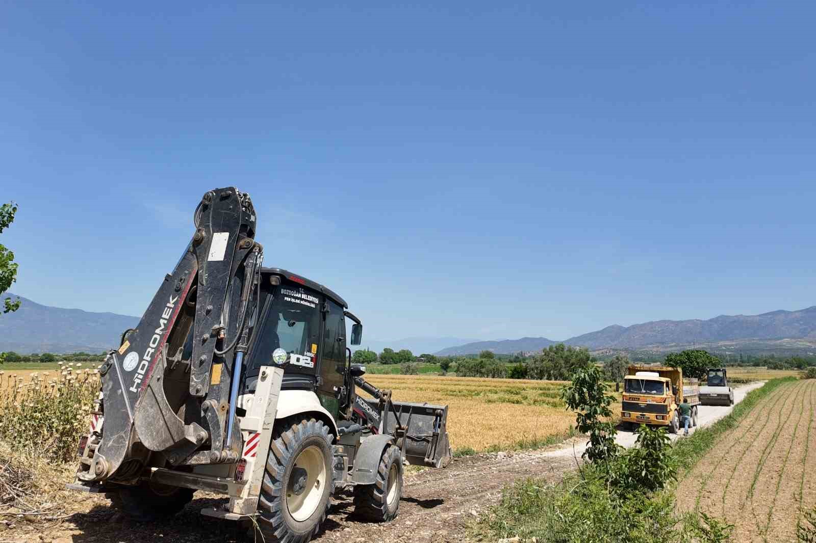 Bozdoğan Belediyesi&rsquo;nden ova yollarına bakım
