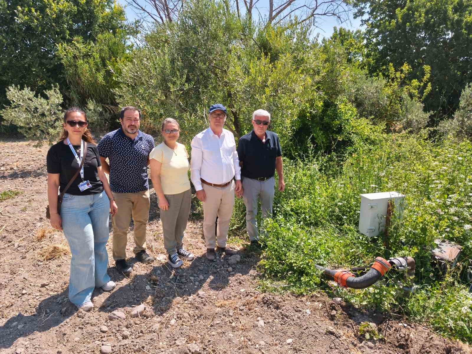 Yunusemre Belediyesi, çiftçilerin sulama sorunlarını çözüyor