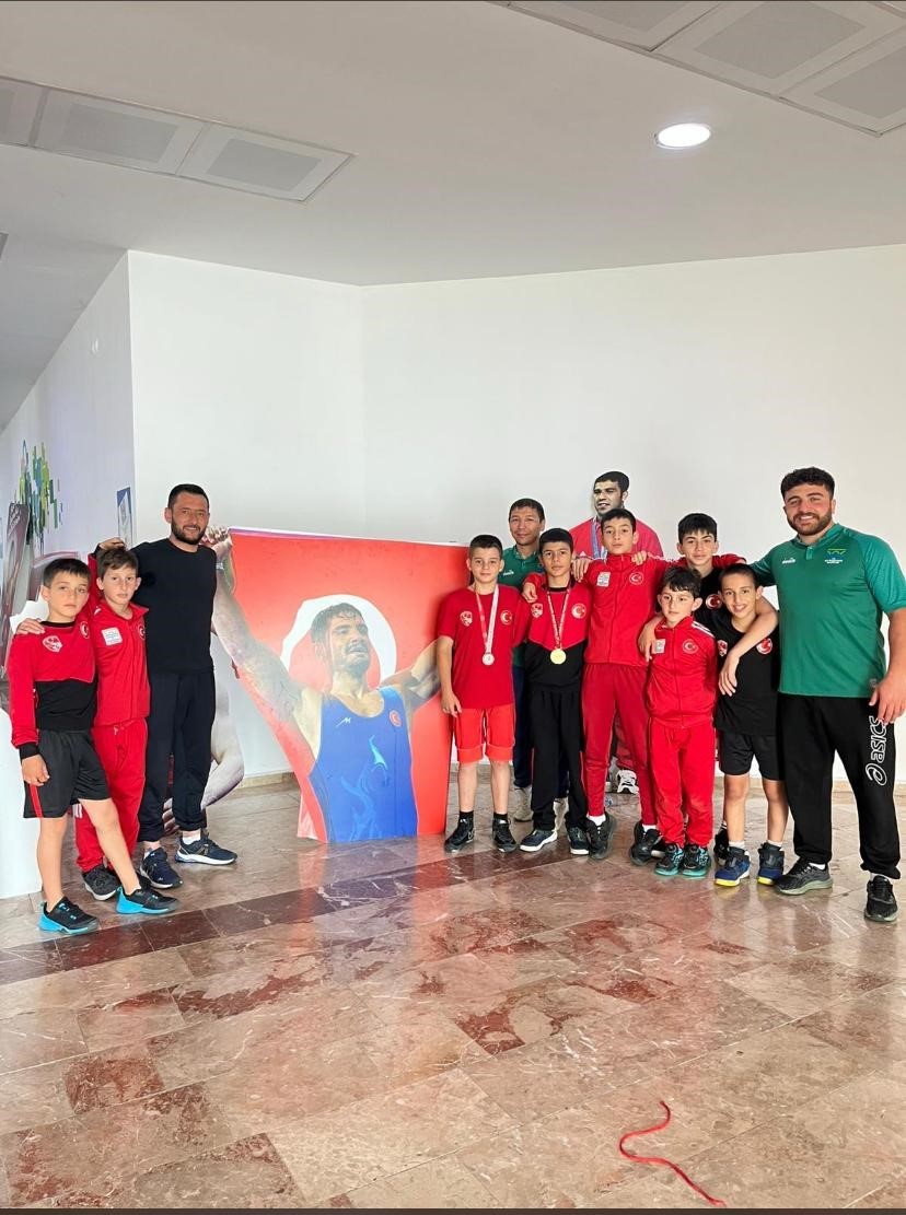 B&uuml;y&uuml;k&ccedil;ekmeceli sporcu S&uuml;leyman Toprak T&uuml;rkiye şampiyonu oldu
