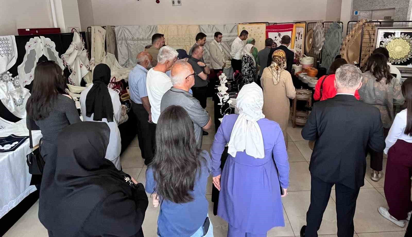 Başkan &Ouml;zdoğan: "Kadınlarımızın &uuml;retimi, Hacılar&rsquo;ın g&uuml;c&uuml;ne g&uuml;&ccedil; katıyor"
