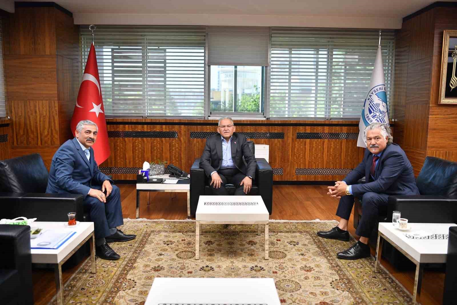 Başkan Büyükkılıç’a yoğun ziyaret trafiği: birlik, beraberlik ve dayanışma vurgusu