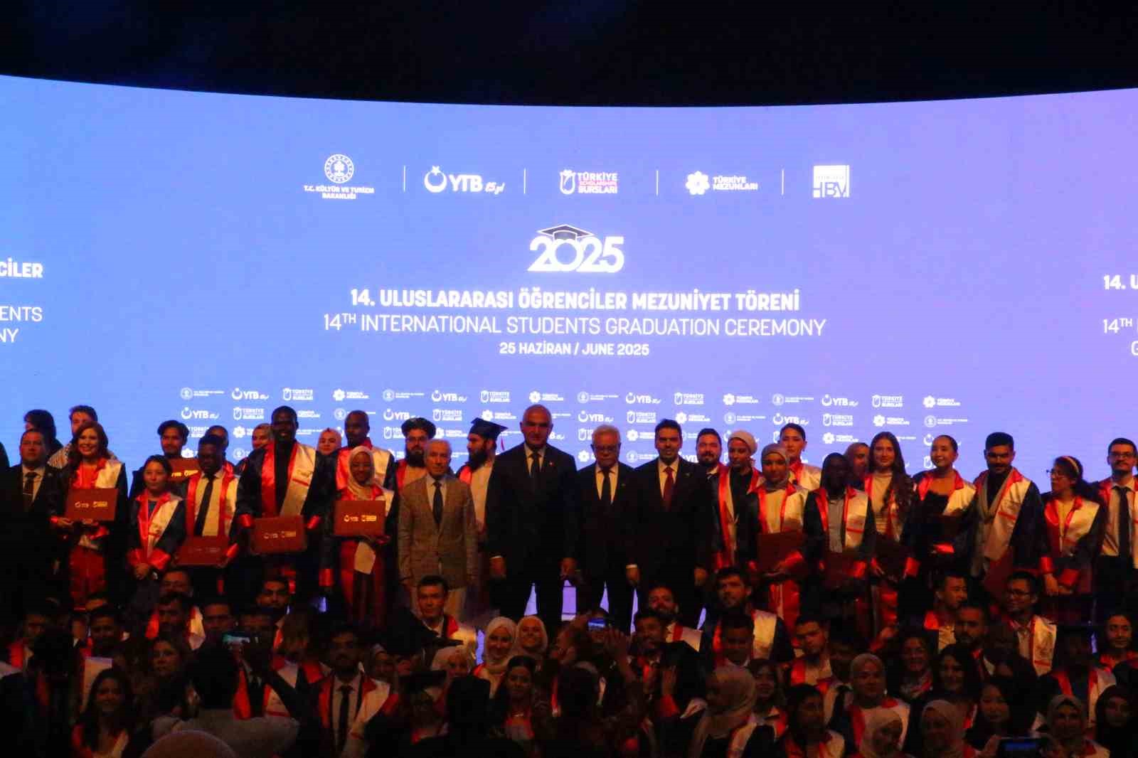 Bakan Ersoy: "‘Ben Türkiye Mezunuyum’ dediğinizde, sıcak bir tebessüm göreceksiniz"