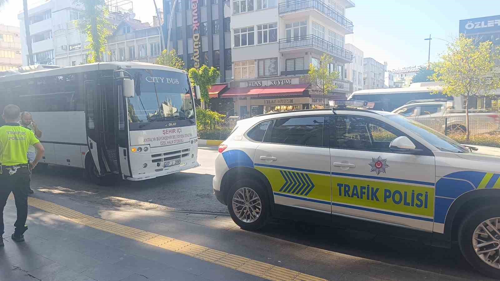 Süresi dolmuş ehliyetle minibüs kullanan sürücüye 3 bin 755 TL ceza