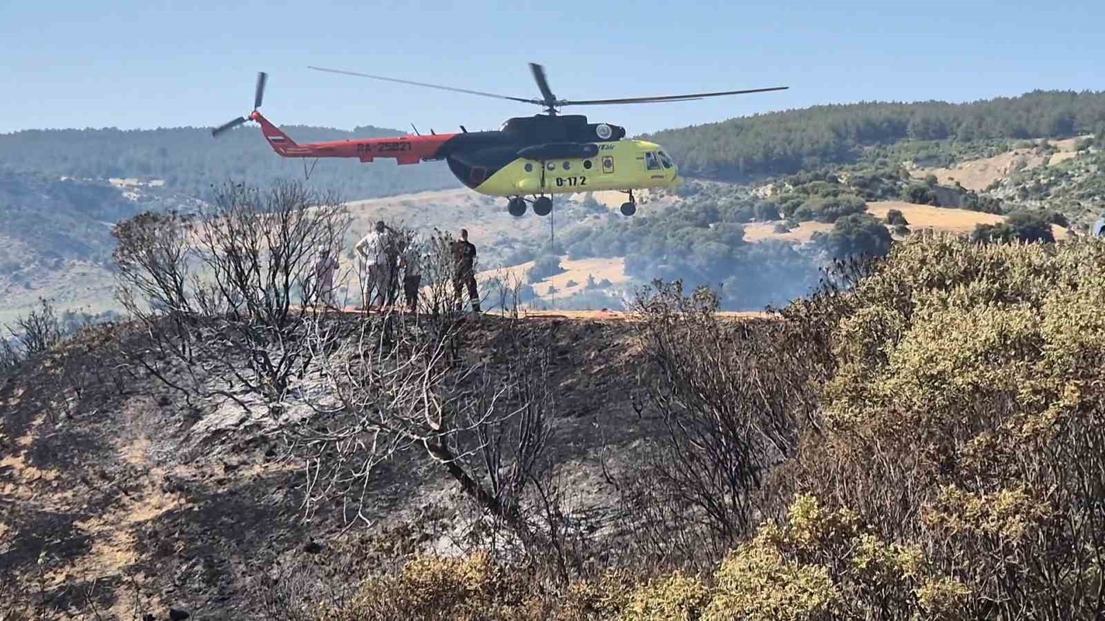 Tekirdağ’da otluk ve makilik alanda çıkan yangına havadan ve karadan müdahale edildi