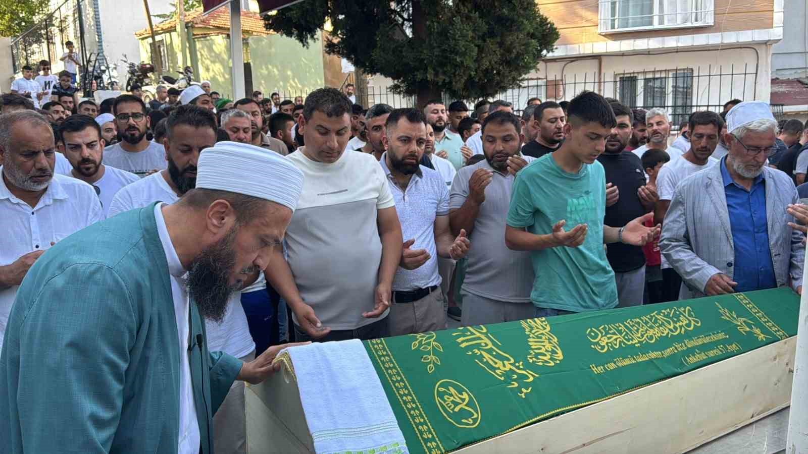 Tekirdağ&rsquo;daki silahlı saldırıda hayatını kaybeden &ccedil;ocuk toprağa verildi
