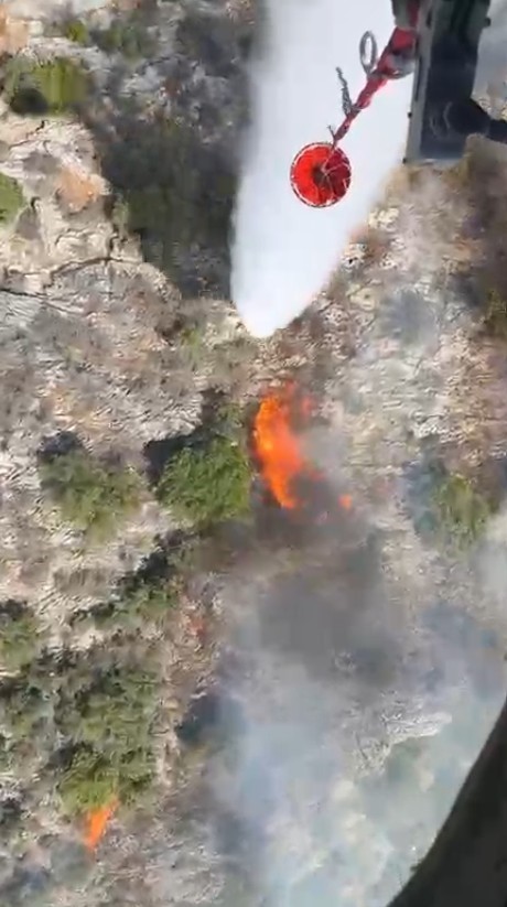 Finike&rsquo;de &ccedil;ıkan orman yangını kontrol altına alındı
