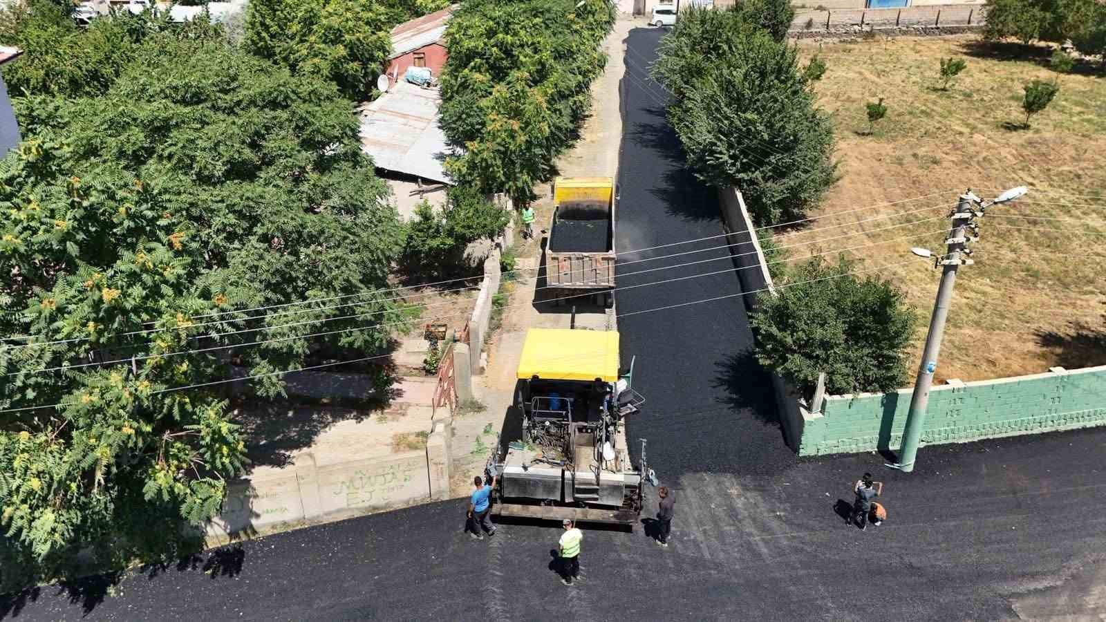 Iğdır Belediyesi, asfaltlama çalışmalarına devam ediyor