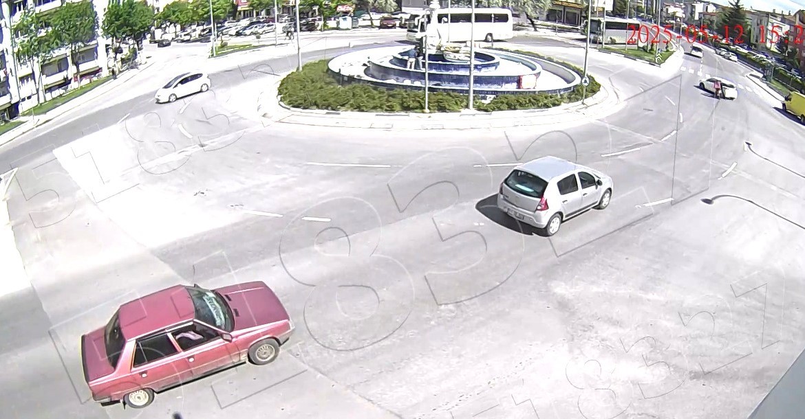 K&uuml;tahya&rsquo;da 3 ayrı motosiklet kazası kamerada
