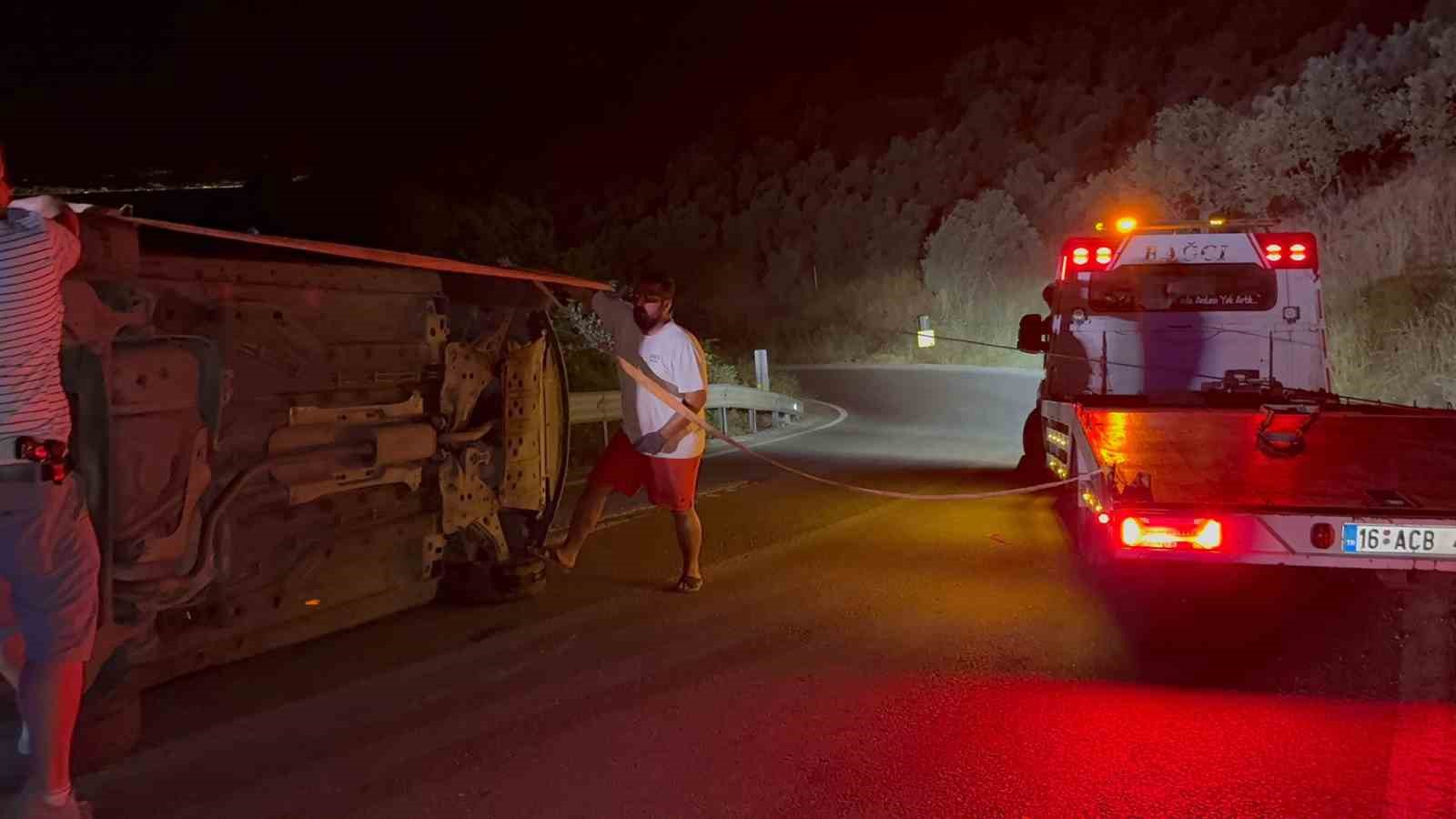 Bursa’da kontrolden çıkan araç takla attı