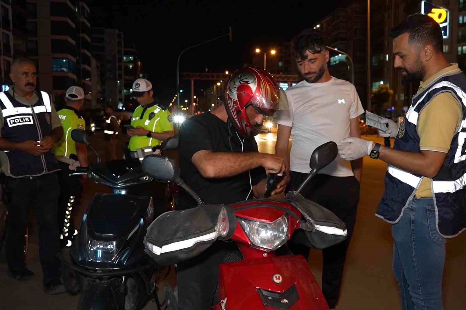 Kırıkkale’de trafik ekiplerinden motosiklet sürücülerine sıkı denetim