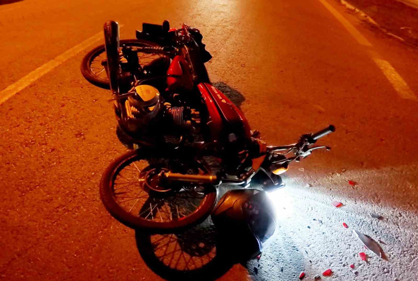 Motosiklet otomobile arkadan çarptı: 1 yaralı

