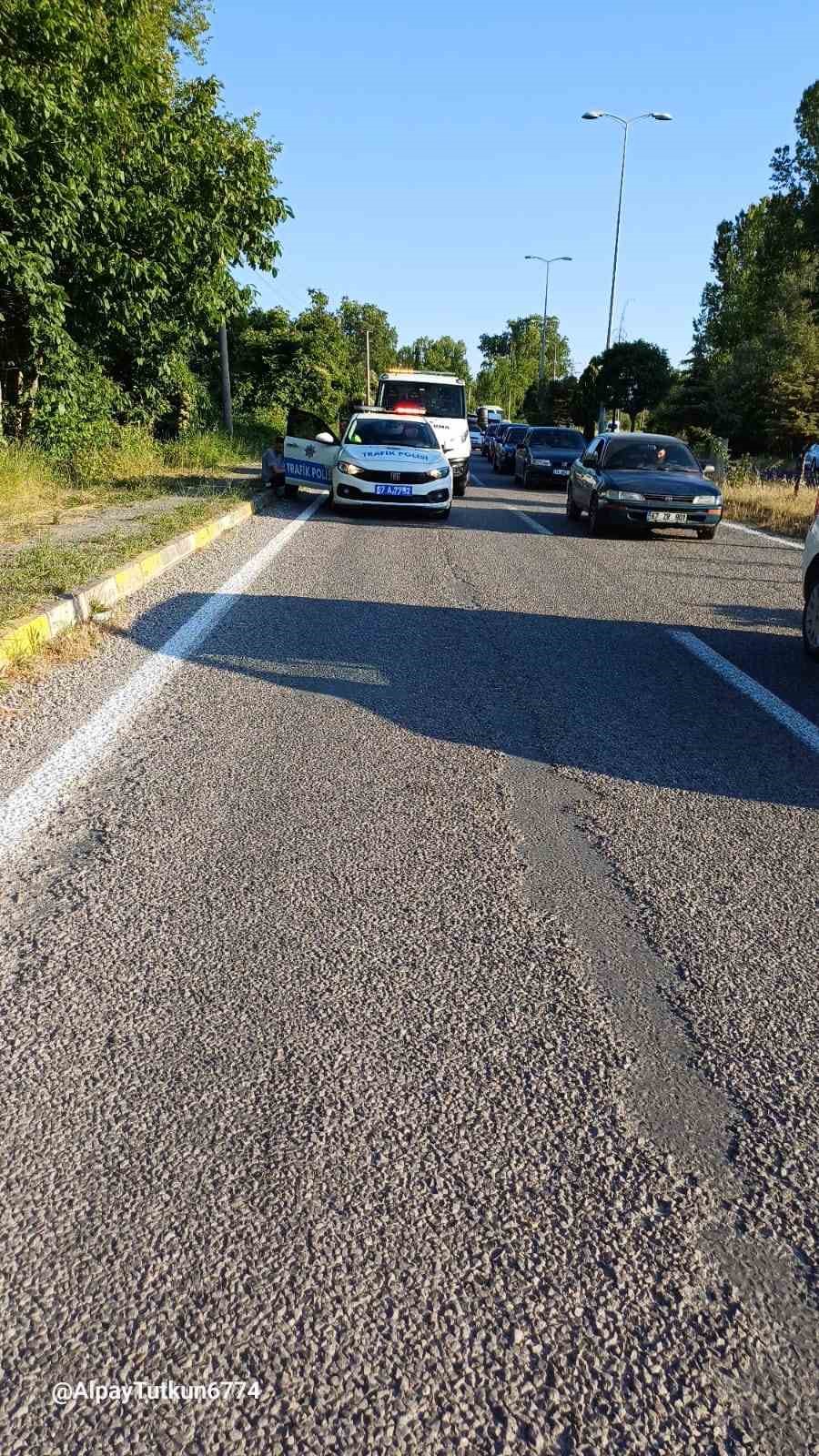 &Ccedil;aycuma&rsquo;da otomobil motosiklete &ccedil;arptı; 2 yaralı
