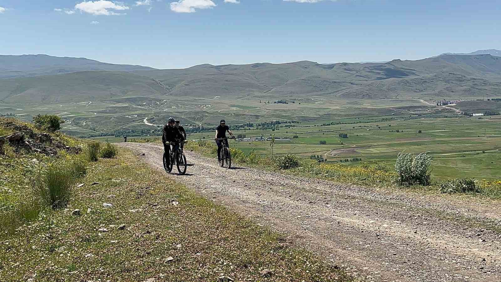 Pedallar bu defa göçerler için çevrildi