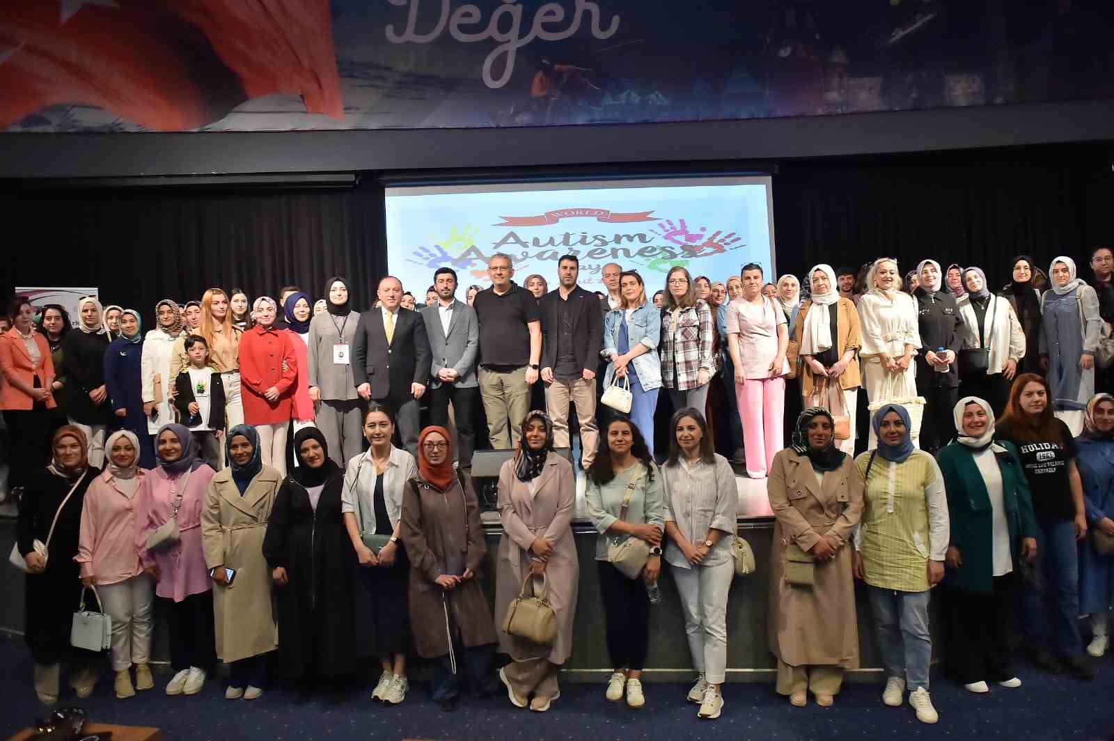 Otizm farkındalık eğitimi yoğun ilgi gördü