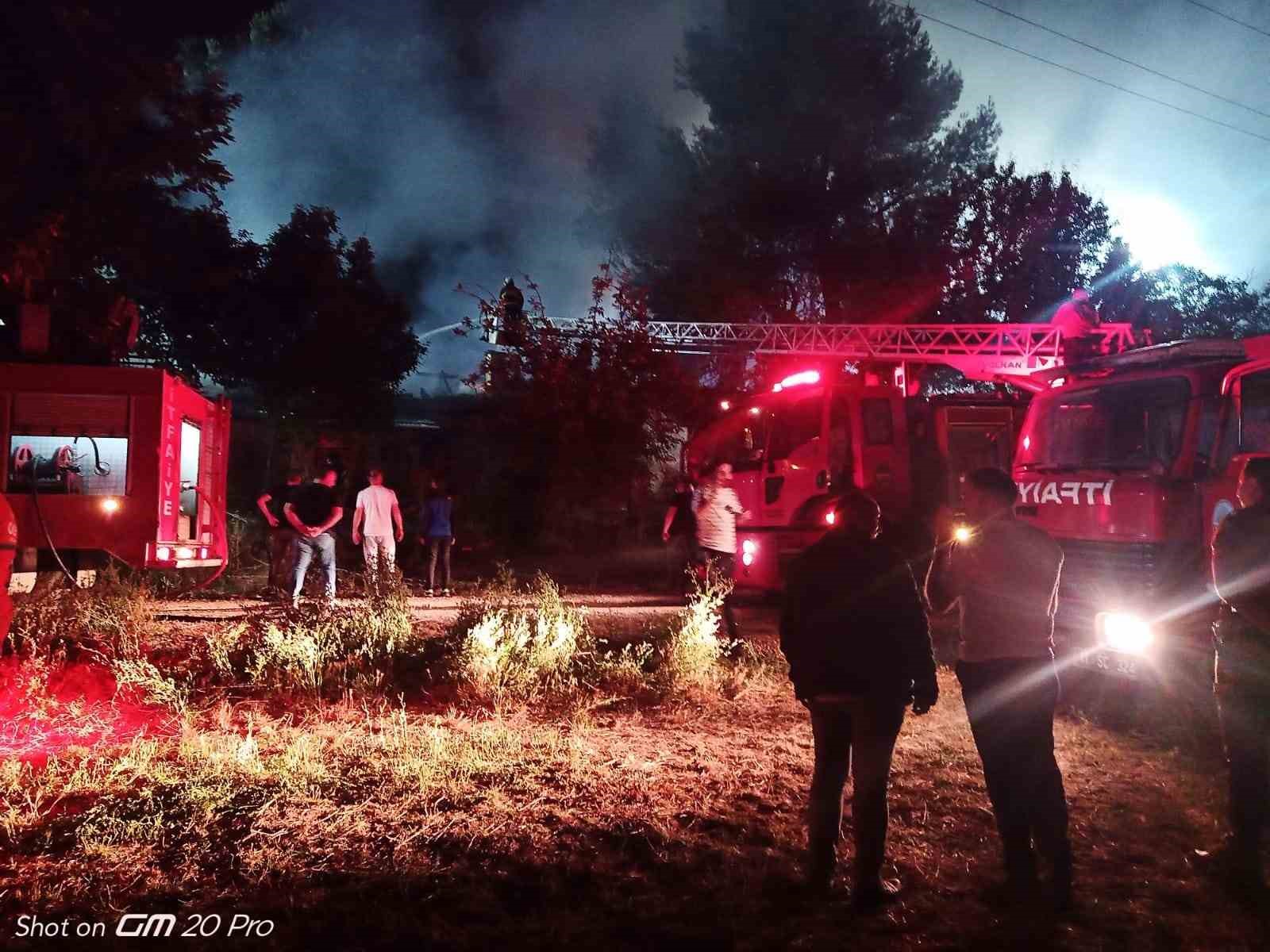 Osmaneli’de TCDD deposunda yangın