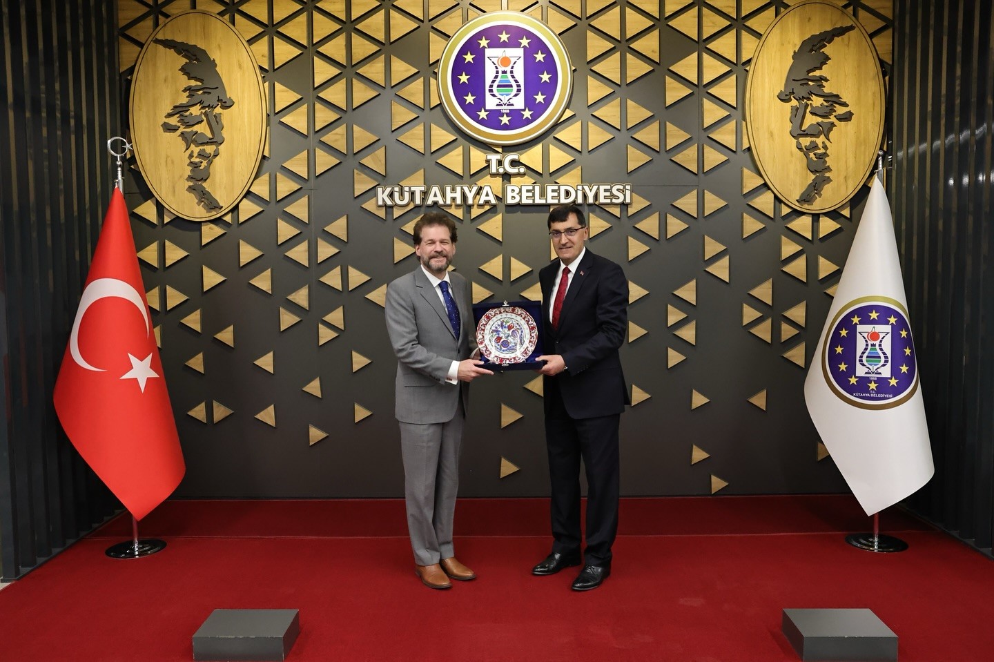 Kuzey Makedonya B&uuml;y&uuml;kel&ccedil;isi Manasijevski&rsquo;den K&uuml;tahya&rsquo;ya ziyaret
