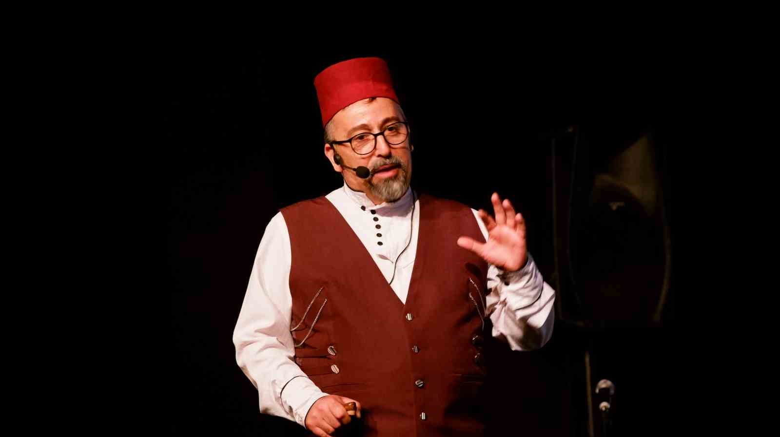 &Acirc;şık Kerem t&uuml;rk&uuml;leri mest etti
