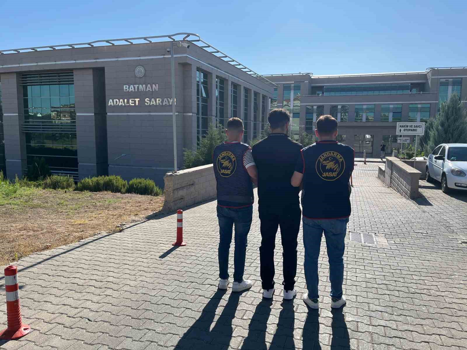 30 farklı suçtan aranması ve 25 yıl kesinleşmiş hapis cezası olan zanlı yakalandı