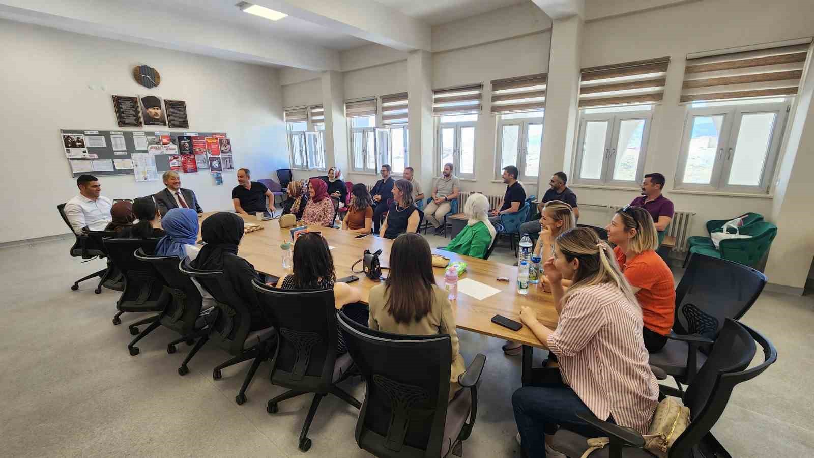 Kütahya MEM Müdürü Yılmaz’dan okullara yılsonu seminer haftası ziyaretleri