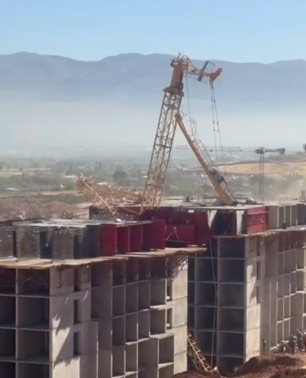 Kule vinç devrildi, 1 işçi öldü