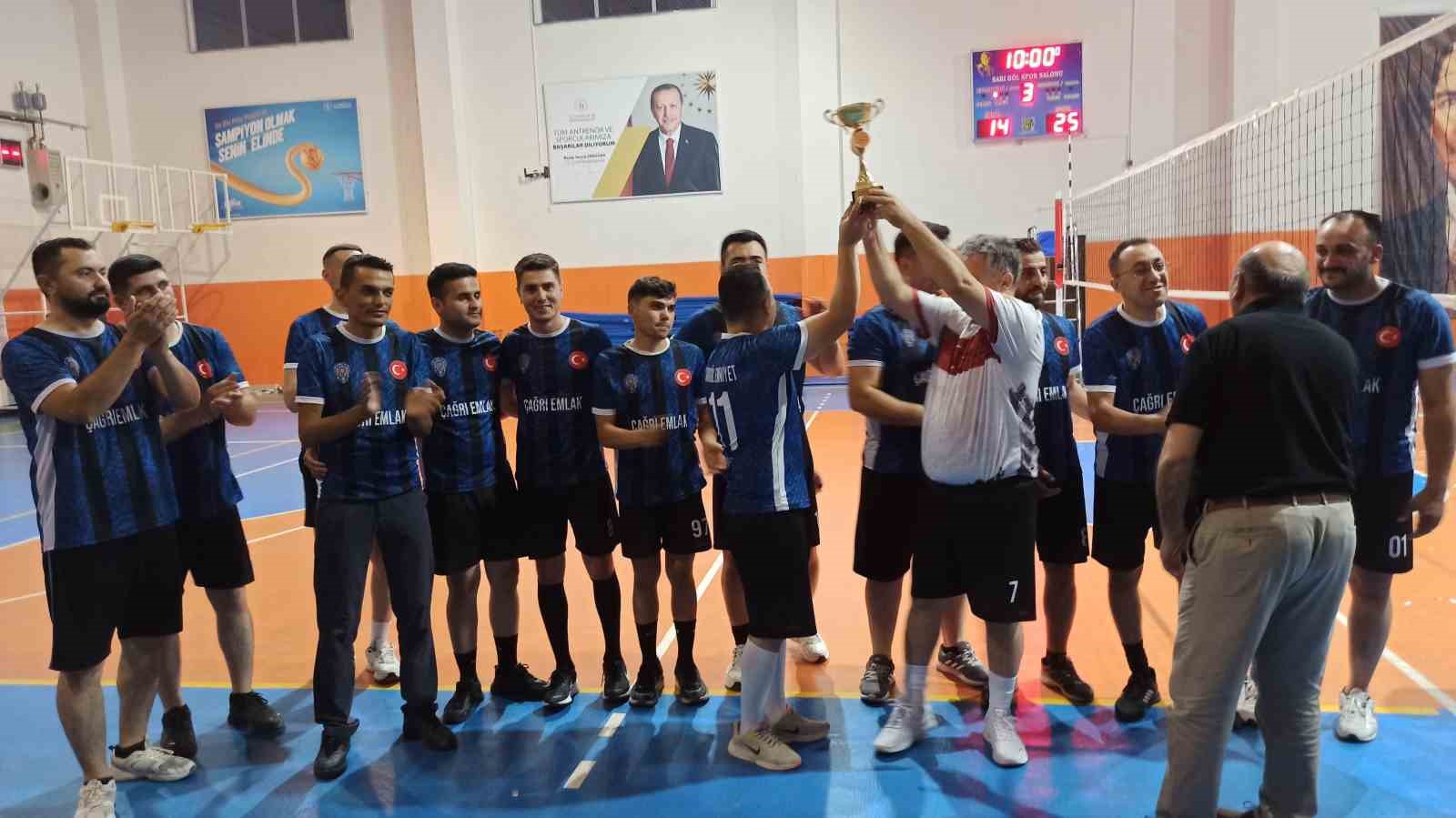 Kaymakamlık Voleybol Turnuvası’nın Şampiyonu Zanbak Tarım oldu
