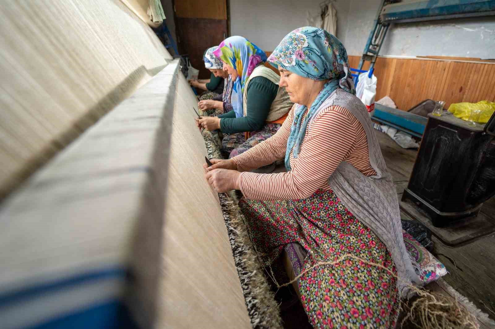 Dokumacılığın son temsilcileri mesleklerini korumak i&ccedil;in direniyor
