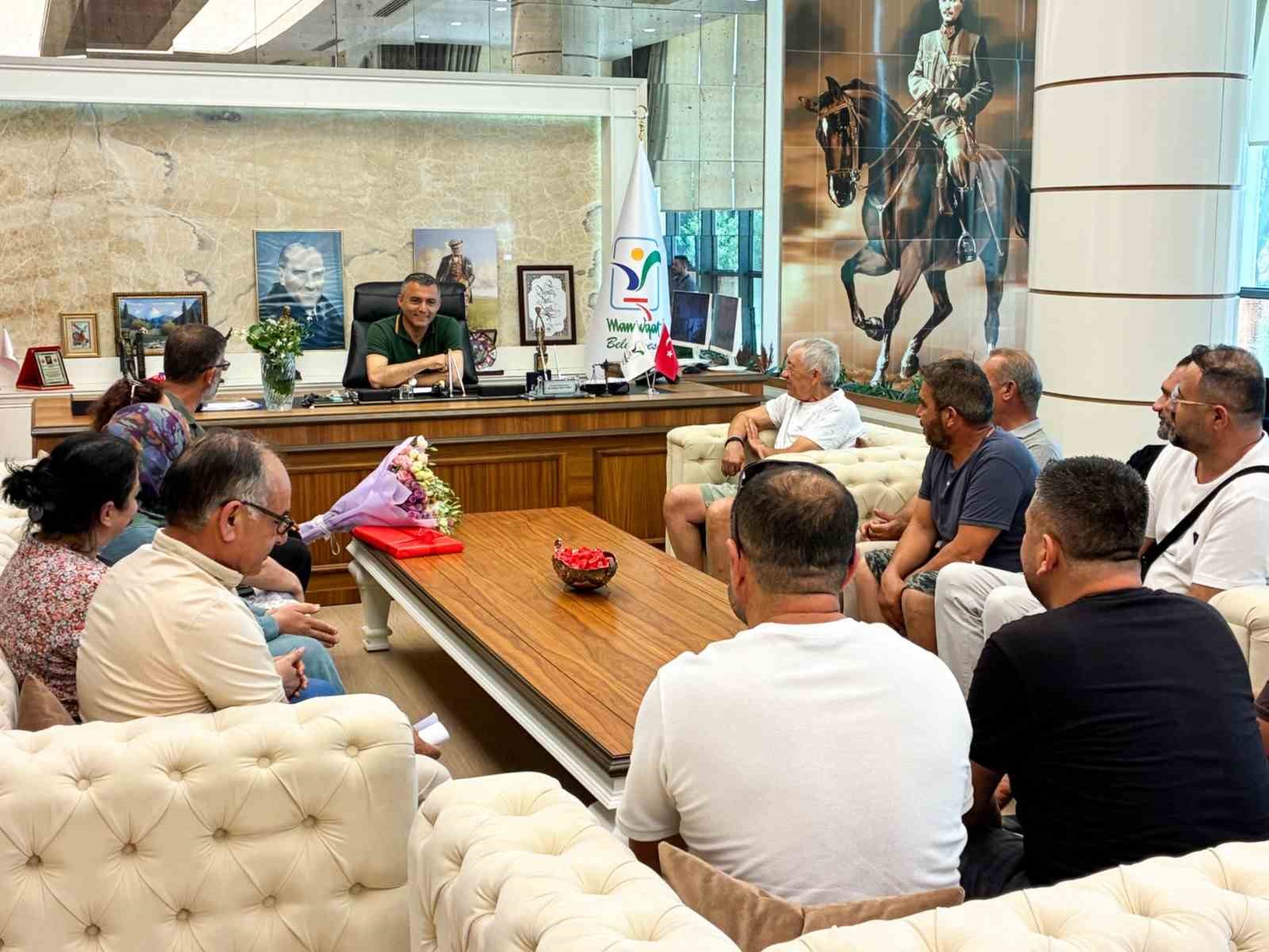 Manavgat Belediye Başkanı Kara, pazar esnafını dinledi