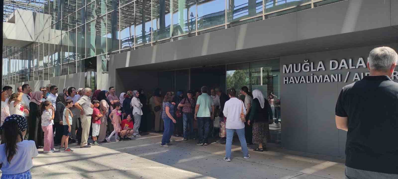 Muğla hacıları yurda döndü