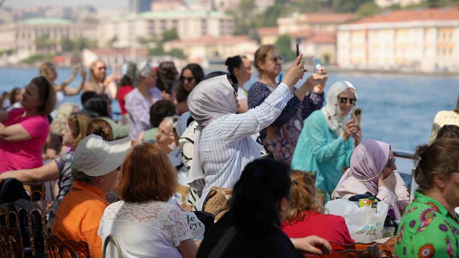 Maltepeliler İstanbul Boğazı&rsquo;nda mavi yolculuğa &ccedil;ıktı
