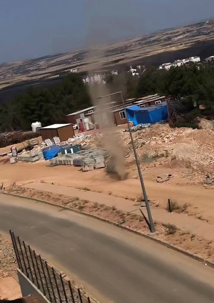 Adıyaman’da rüzgar, hortumlara neden oldu
