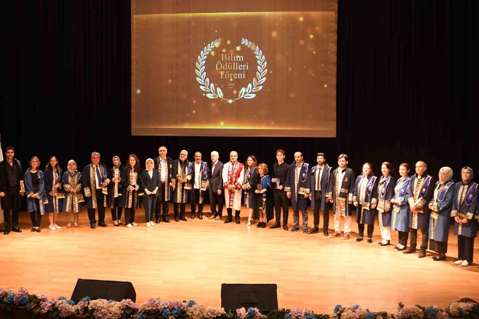 SAÜ’de Bilim Ödülleri töreni gerçekleştirildi