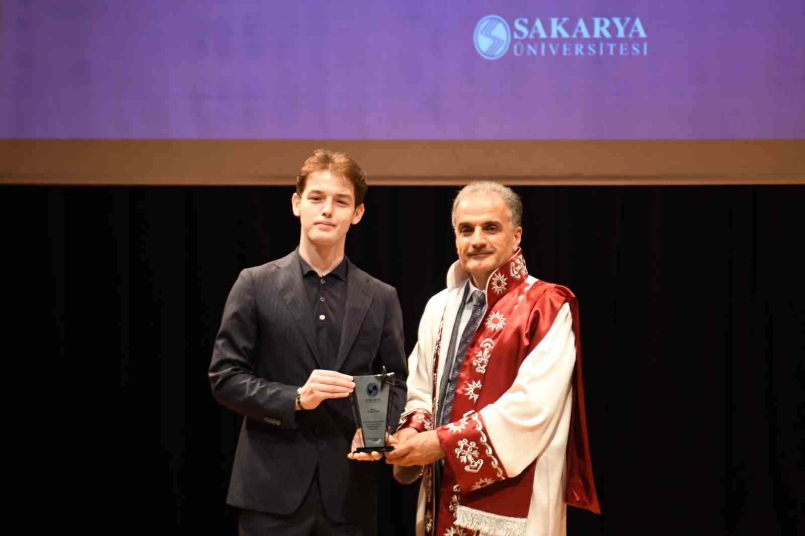 SA&Uuml;&rsquo;de Bilim &Ouml;d&uuml;lleri t&ouml;reni ger&ccedil;ekleştirildi
