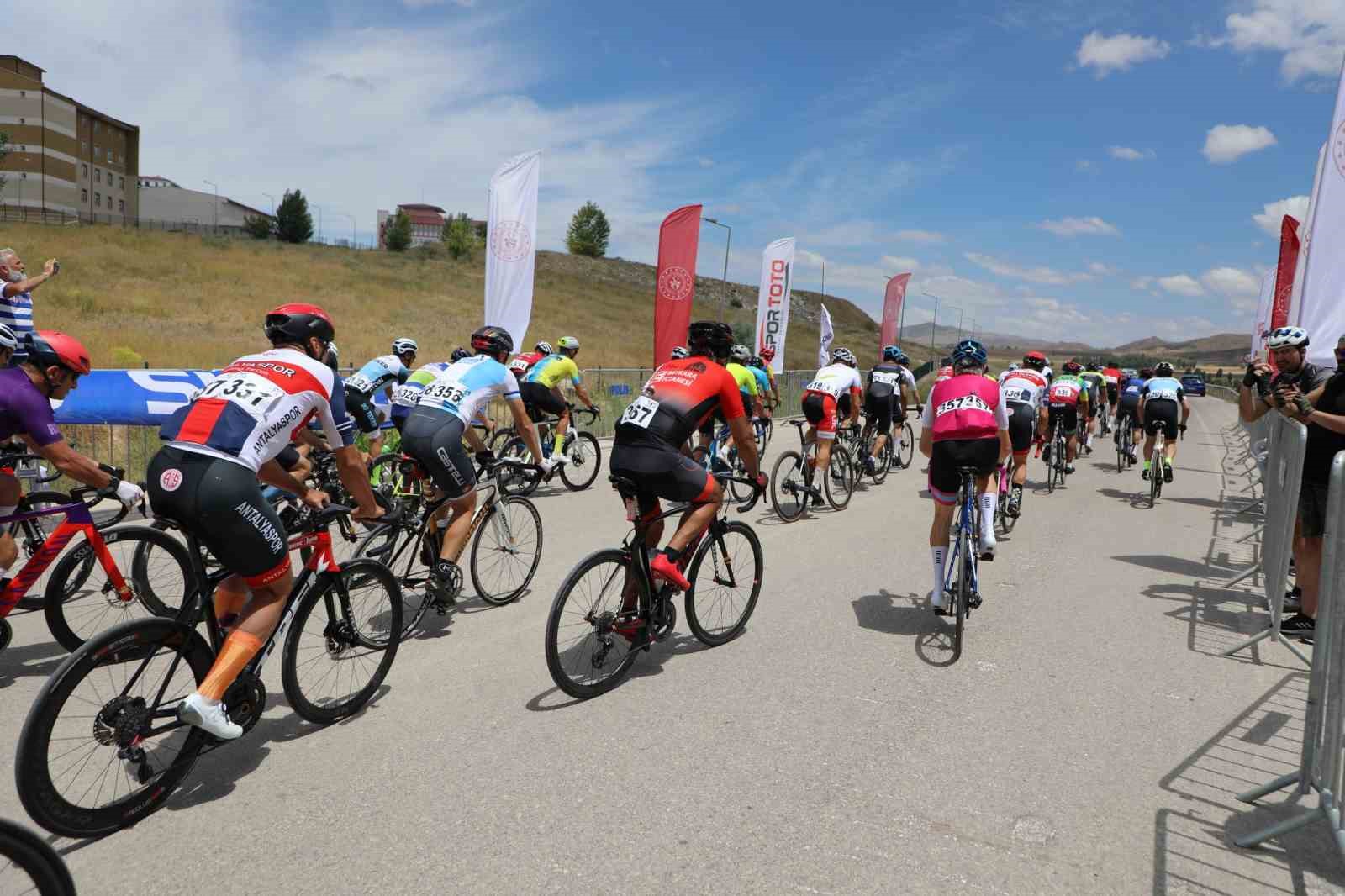 Bisiklette temmuz ayı boyunca 16 yarış ve 4 kamp etkinliği düzenlenecek