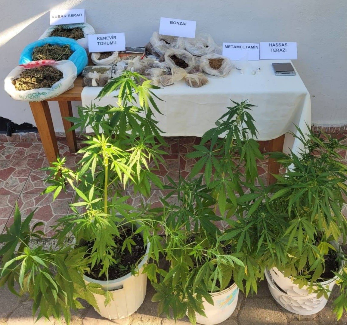 Tekirdağ&rsquo;da uyuşturucu ve tarihi eser operasyonu
