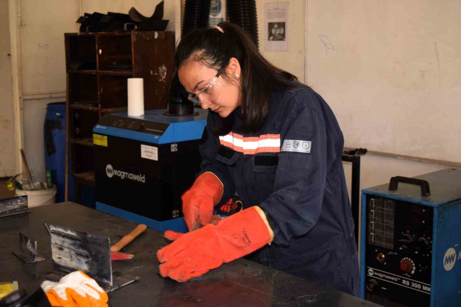 Aliağa’da "Aranan Personel Yetişiyor" programıyla sektöre nitelikli iş gücü kazandırılıyor