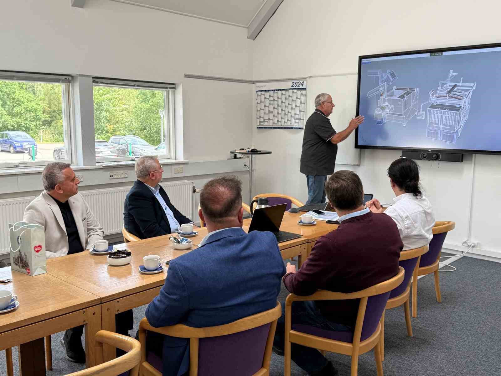 Çorum’da kurulacak yaş mama tesisi için Danimarka’da incelemelerde bulunuldu