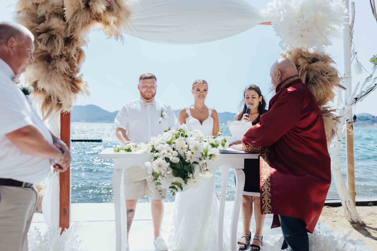 İngiliz çiftlerin gözdesi Marmaris: "Tatil, düğün ve ömür boyu hatıralar bir arada"